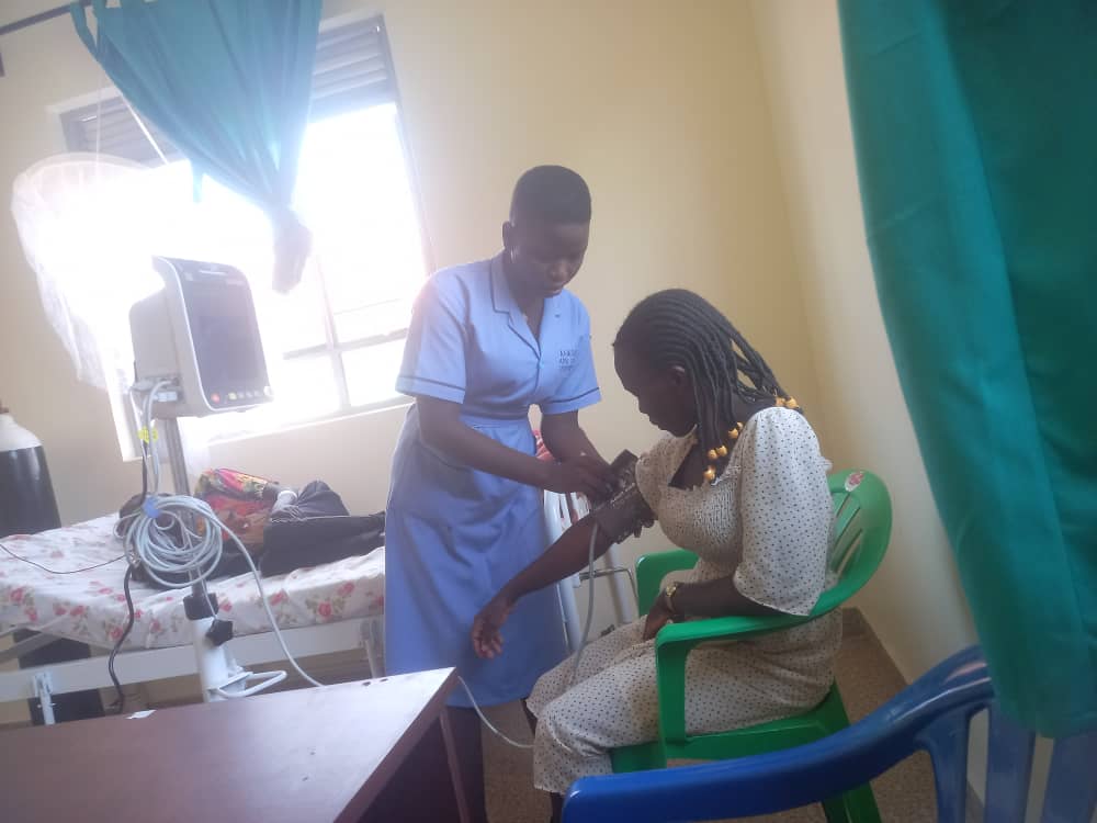 A medical student practices intravenous cannulation on a patient under supervision during clinical training at our hospital.